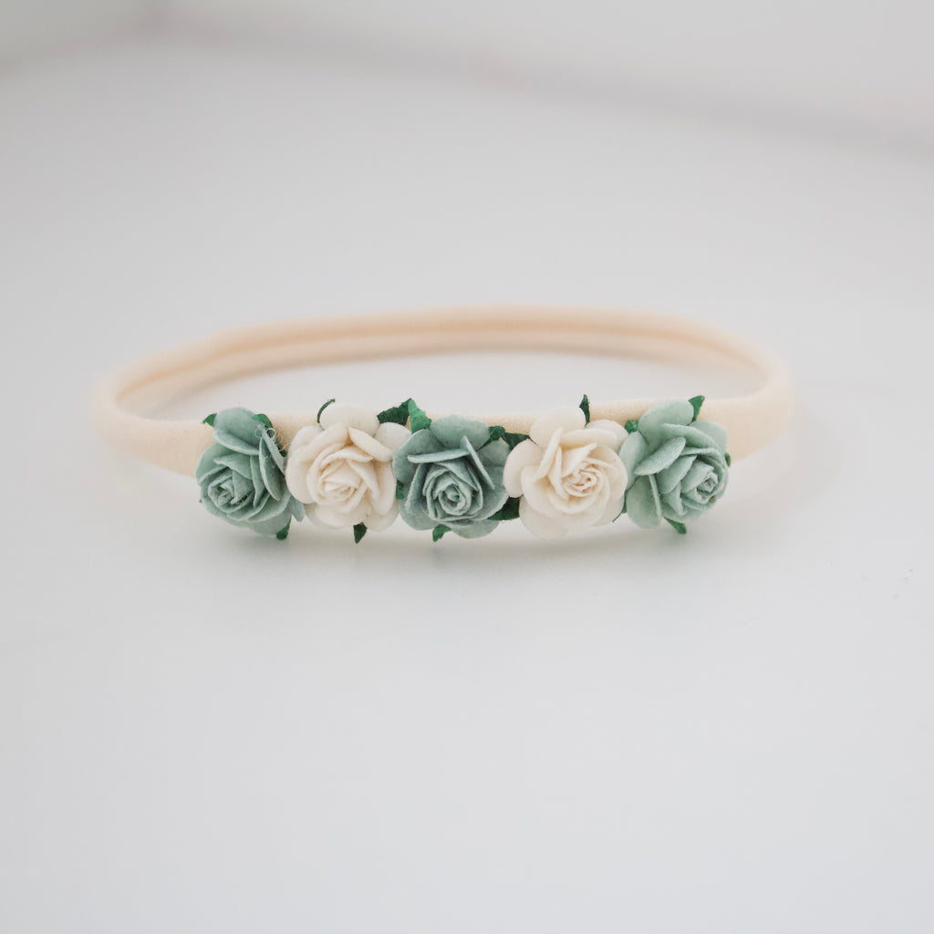 Delicate sage & cream daisy flowers | Clip or headband