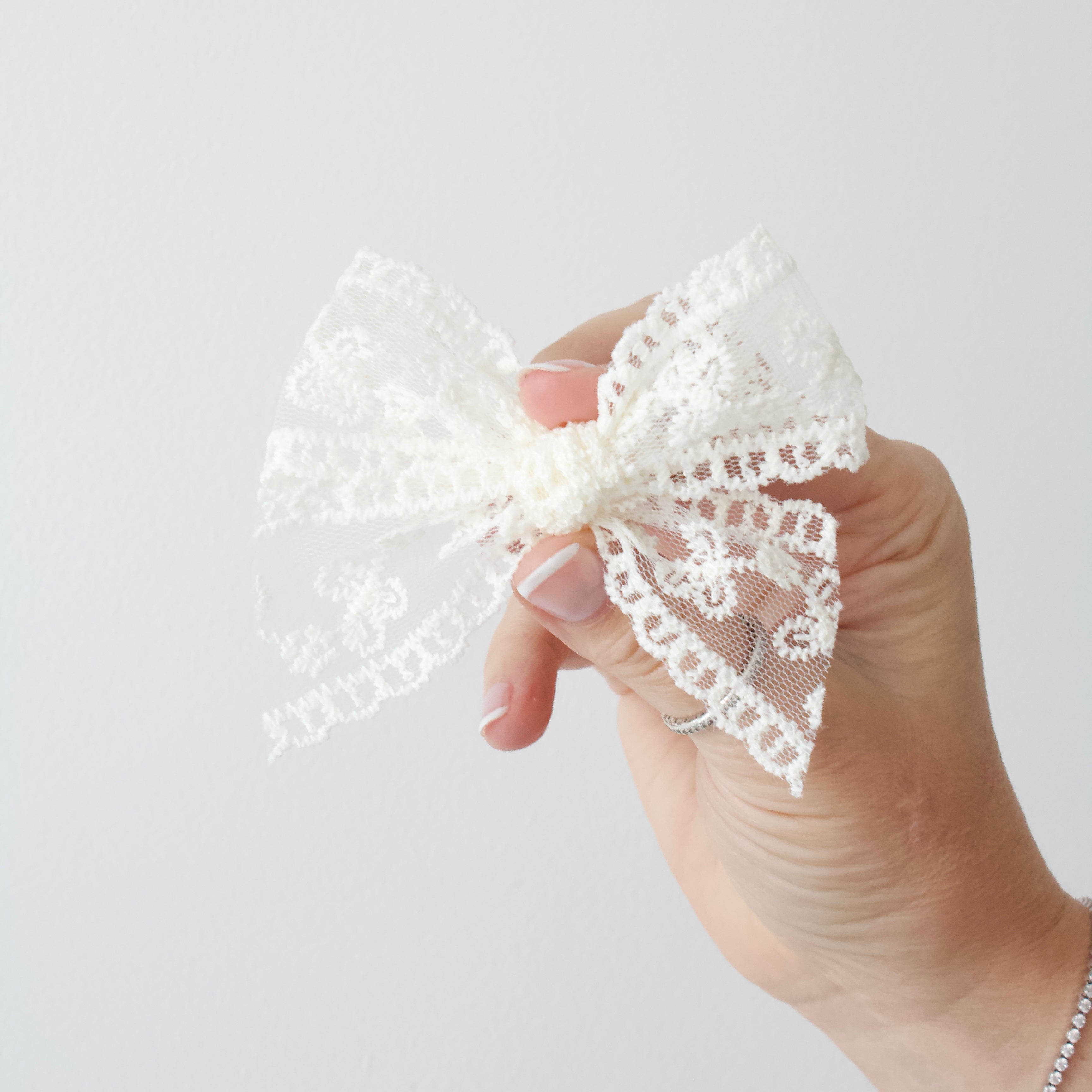 Cream lace bow | Clip or headband
