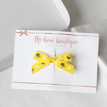 Load image into Gallery viewer, Bee ribbon bow