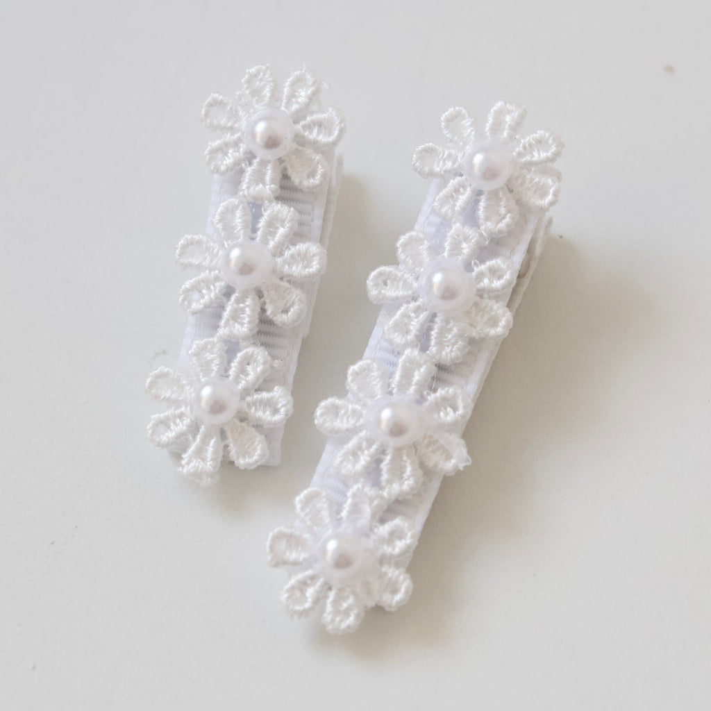 Delicate daisy & pearl  flowers | Clip or headband | 2 Colours