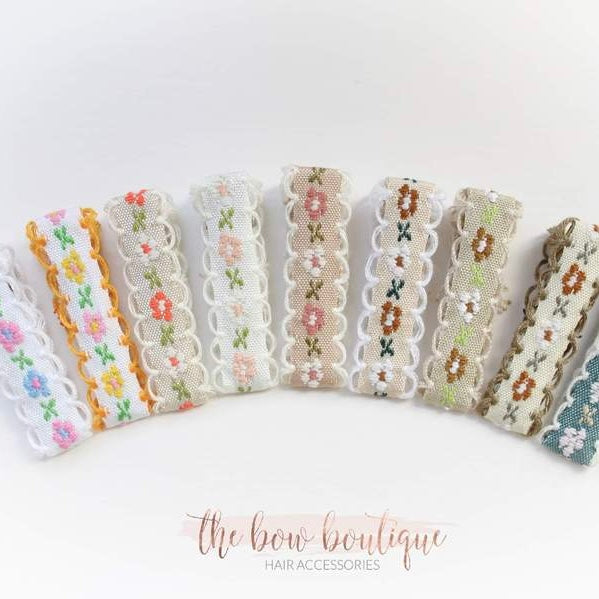 Embroidered floral lined clip (9 colours I 2 sizes )