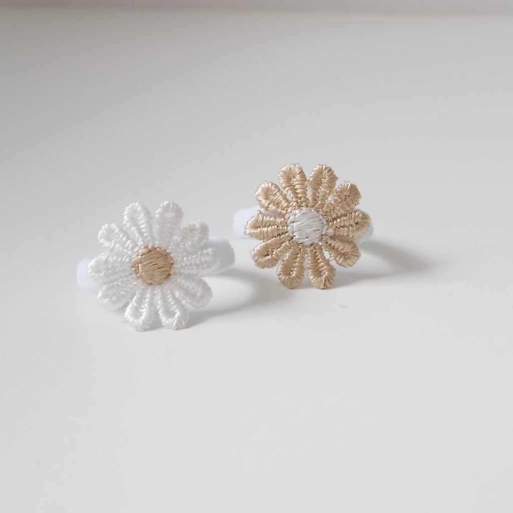 Large delicate bobbles | 2 colours