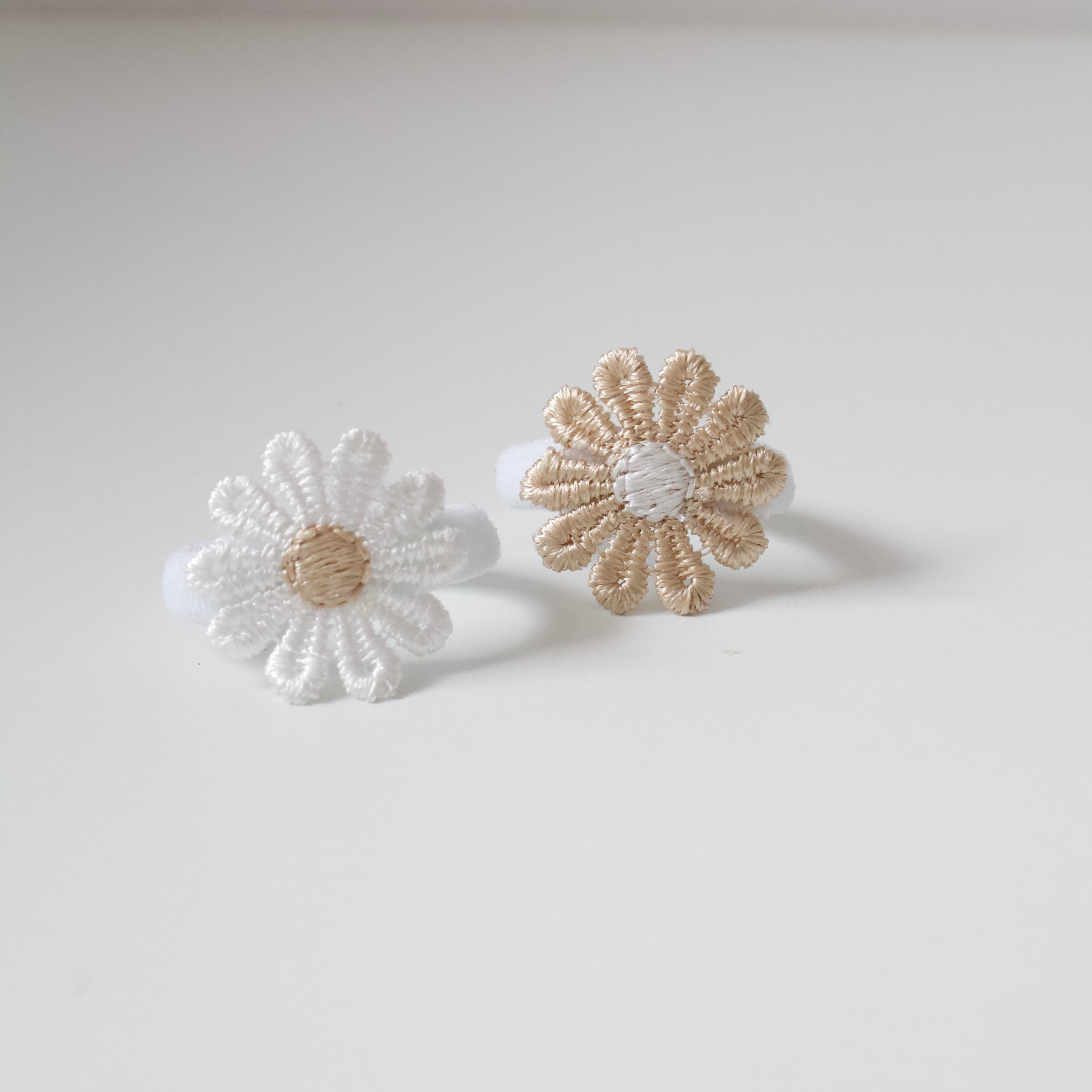 Large delicate bobbles | 2 colours
