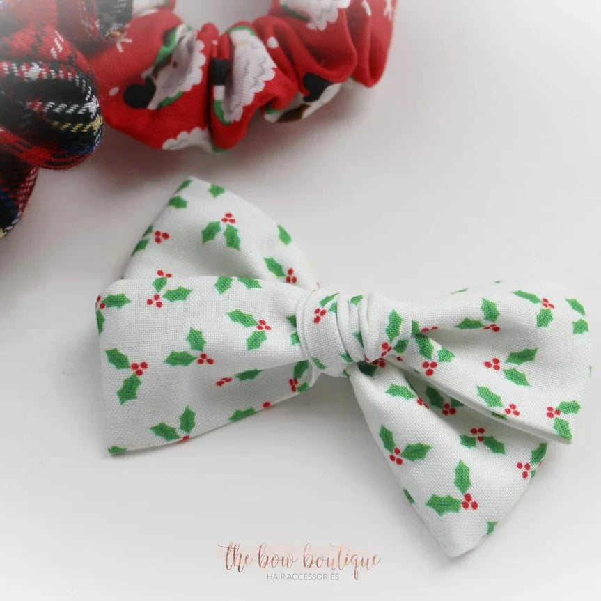 Christmas holly mini sweetheart bow | Clip, headband or bobble