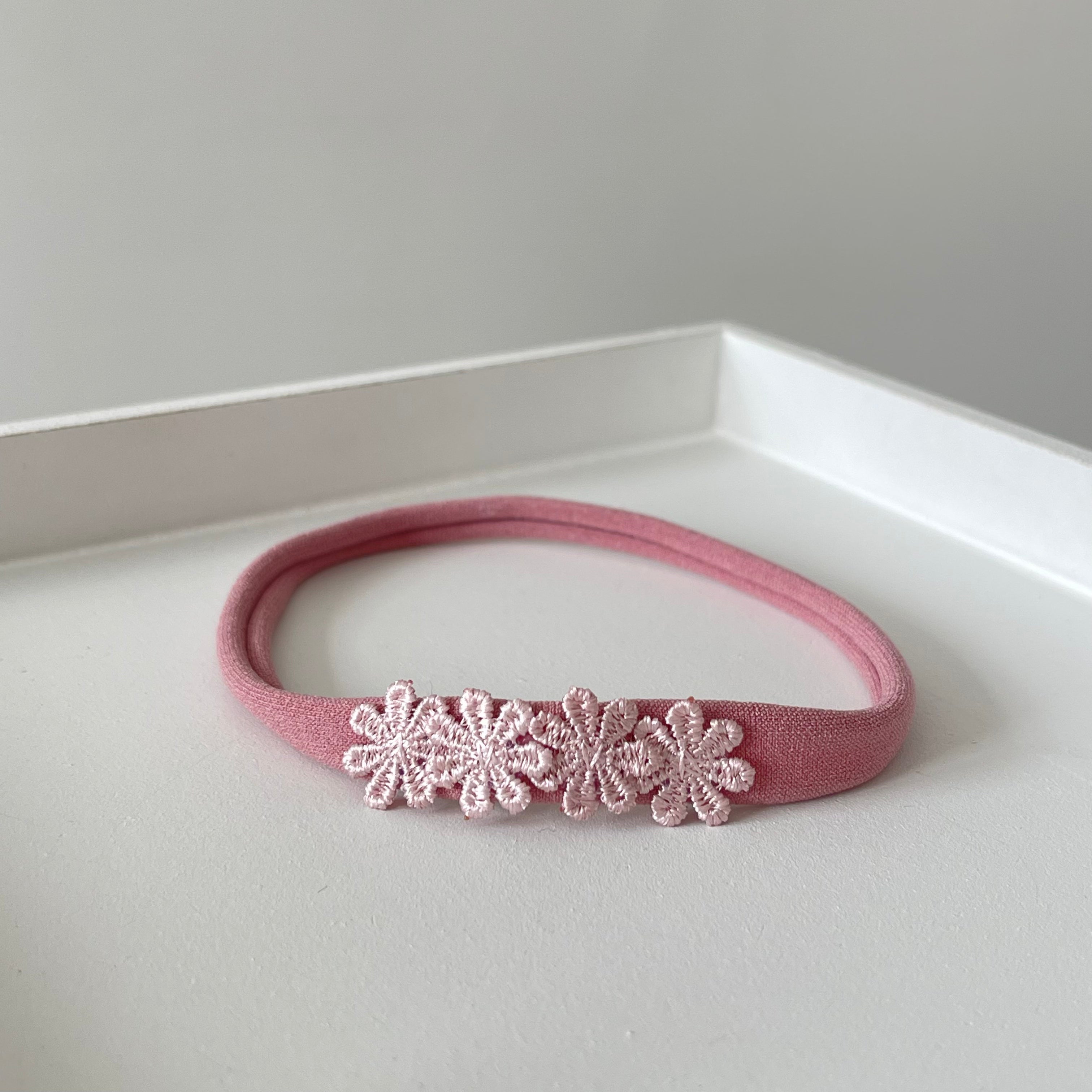 Dusky delicate daisy flowers | Clip or headband