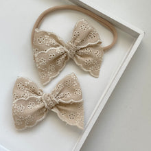 Load image into Gallery viewer, Vintage lace bows