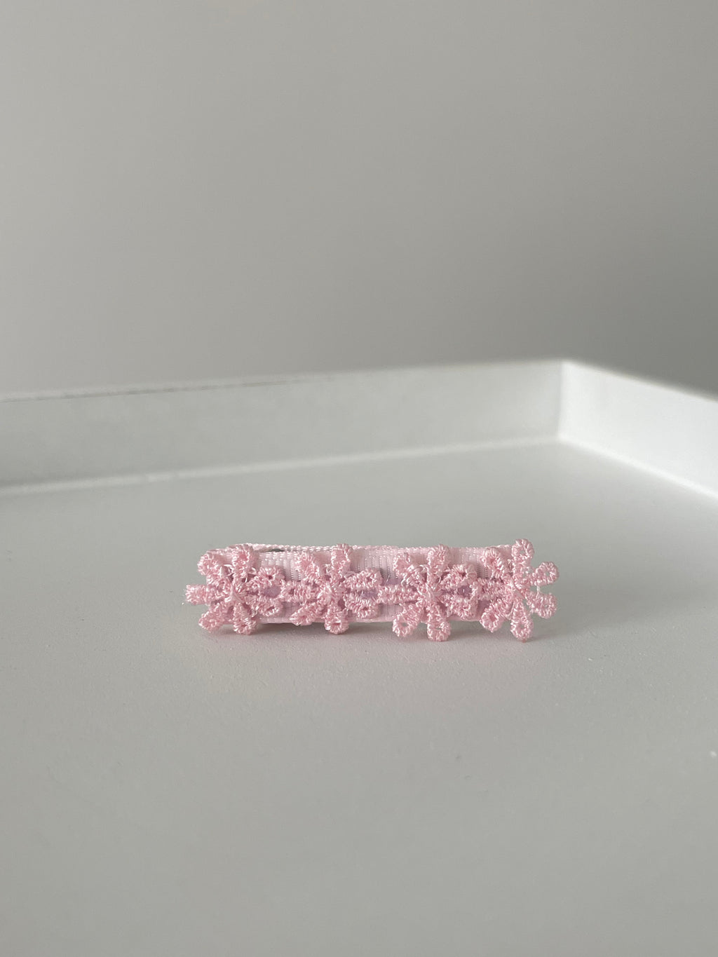 Delicate pink daisy flowers | Clip or headband