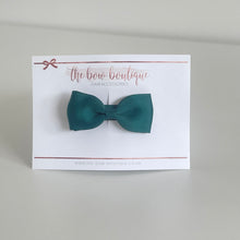 Load image into Gallery viewer, School collection pinch bows