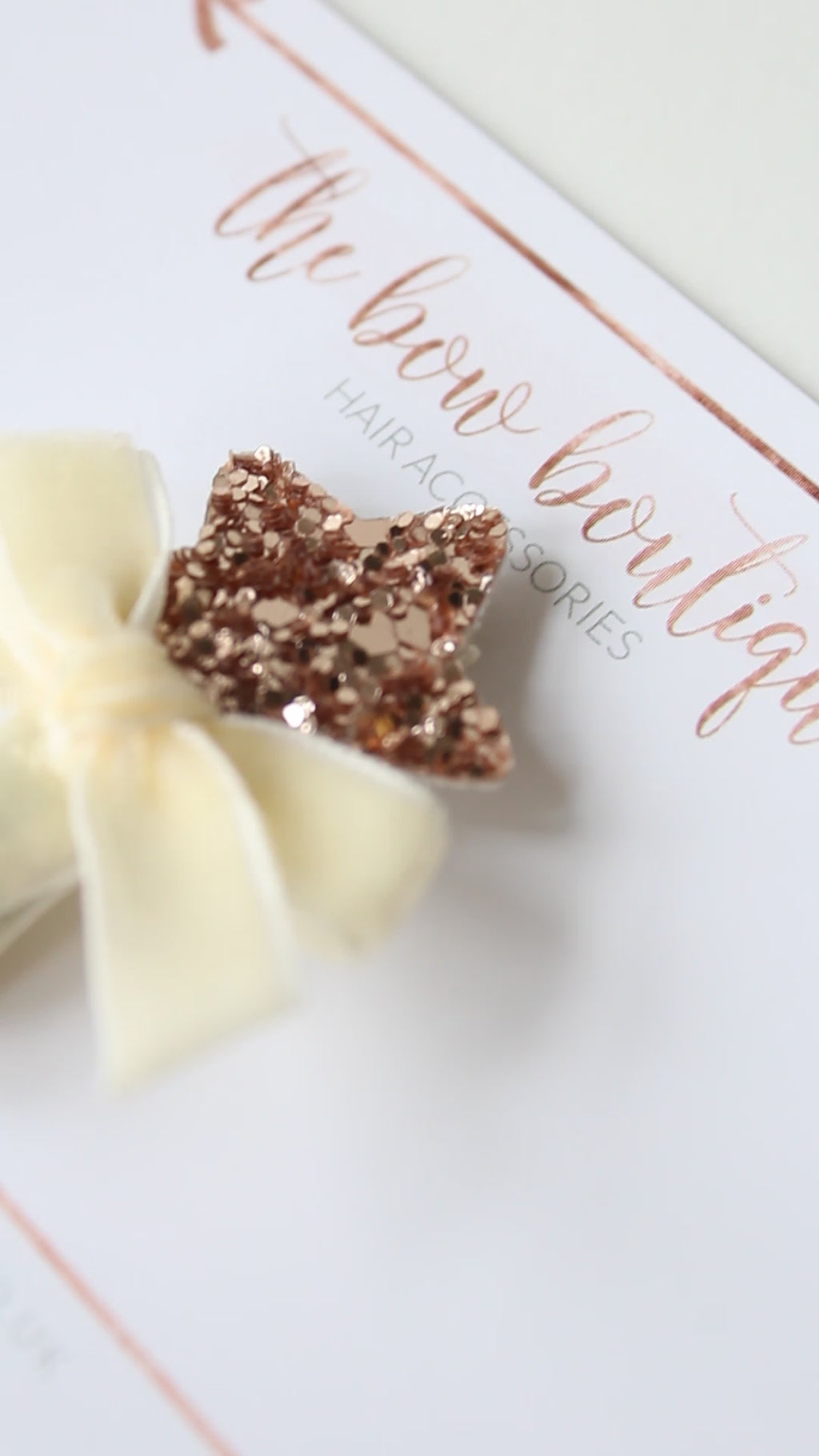 Velvet star bow | Cream
