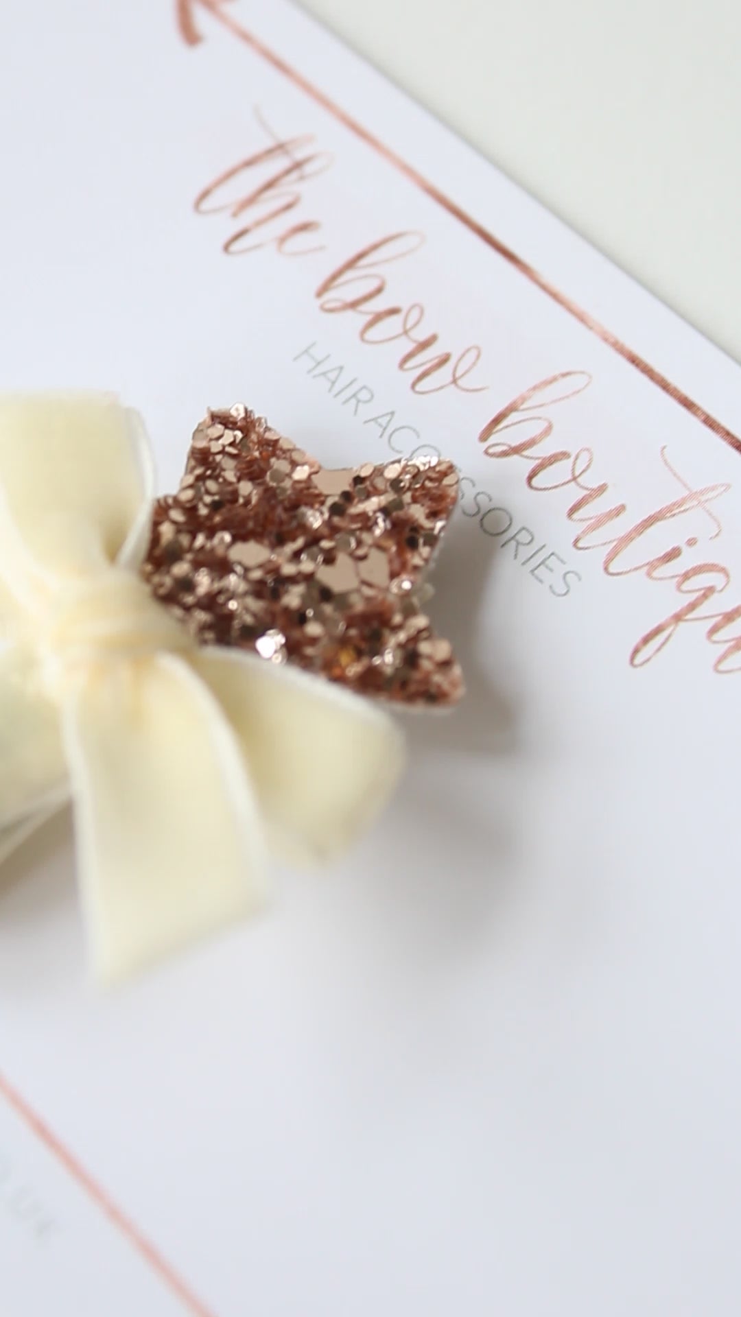 Velvet star bow | Cream