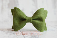 Load image into Gallery viewer, Large luxury felt bows (25 Colours)