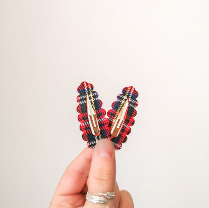 Tartan snappy clips.