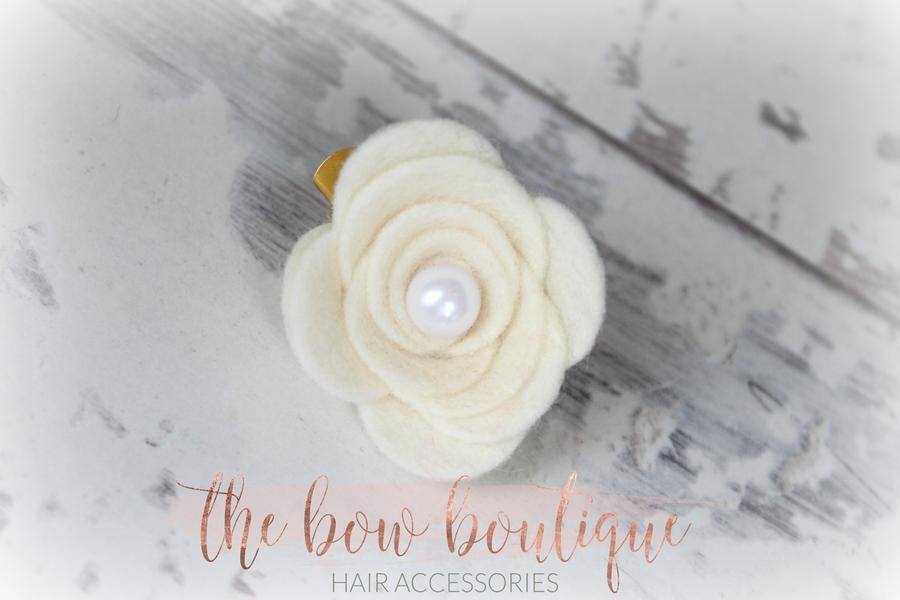 Large felt flower clips with pearl (26 Colours)