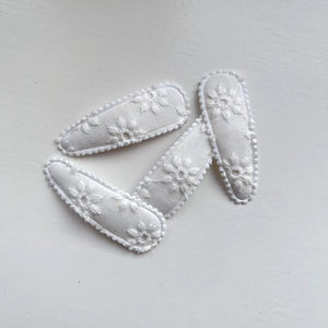 Embroidered snappy clips