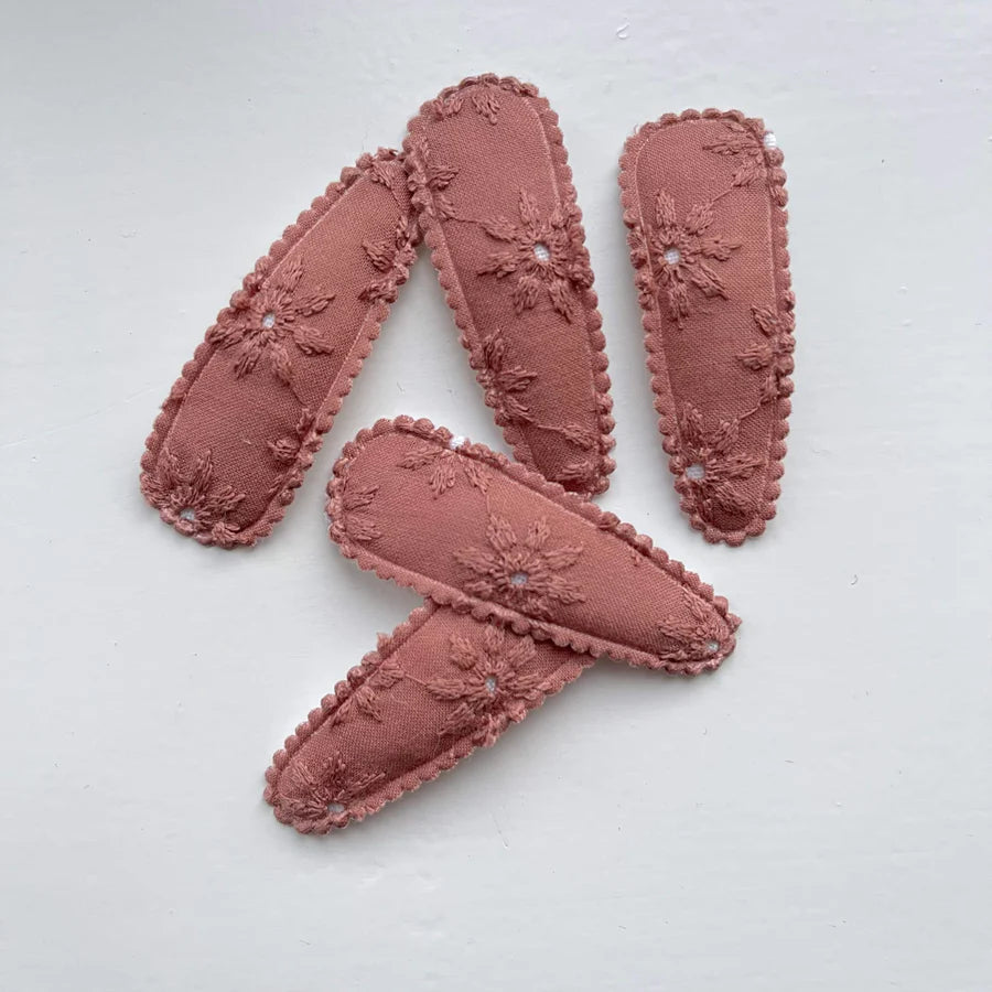 Embroidered snappy clips