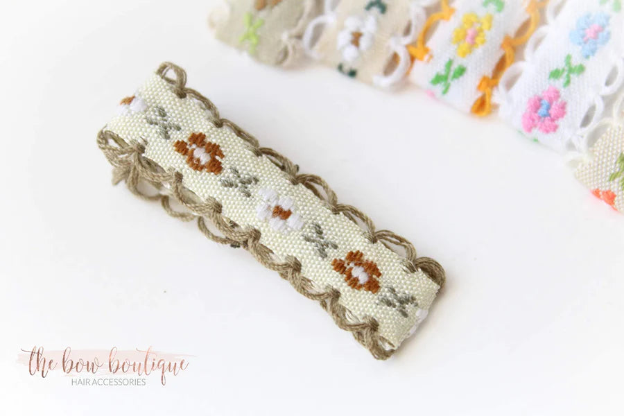 Embroidered floral lined clip | 9 colours I 2 Sizes