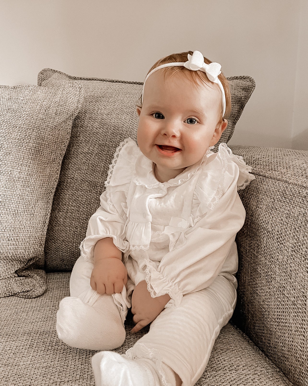 Mini deluxe felt bows | 25 Colours | Clip or headband