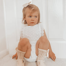 Load image into Gallery viewer, Vintage lace bows