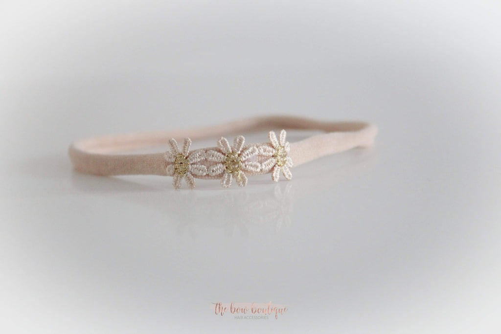 Delicate beige & gold daisy flowers | Clip or headband