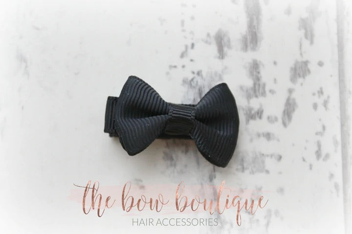 My first black mini pinch bow - Clips or bobbles.
