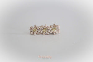 Delicate beige & gold daisy flowers - Clip or headband