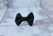 Load image into Gallery viewer, My first black mini pinch bow - Clips or bobbles.