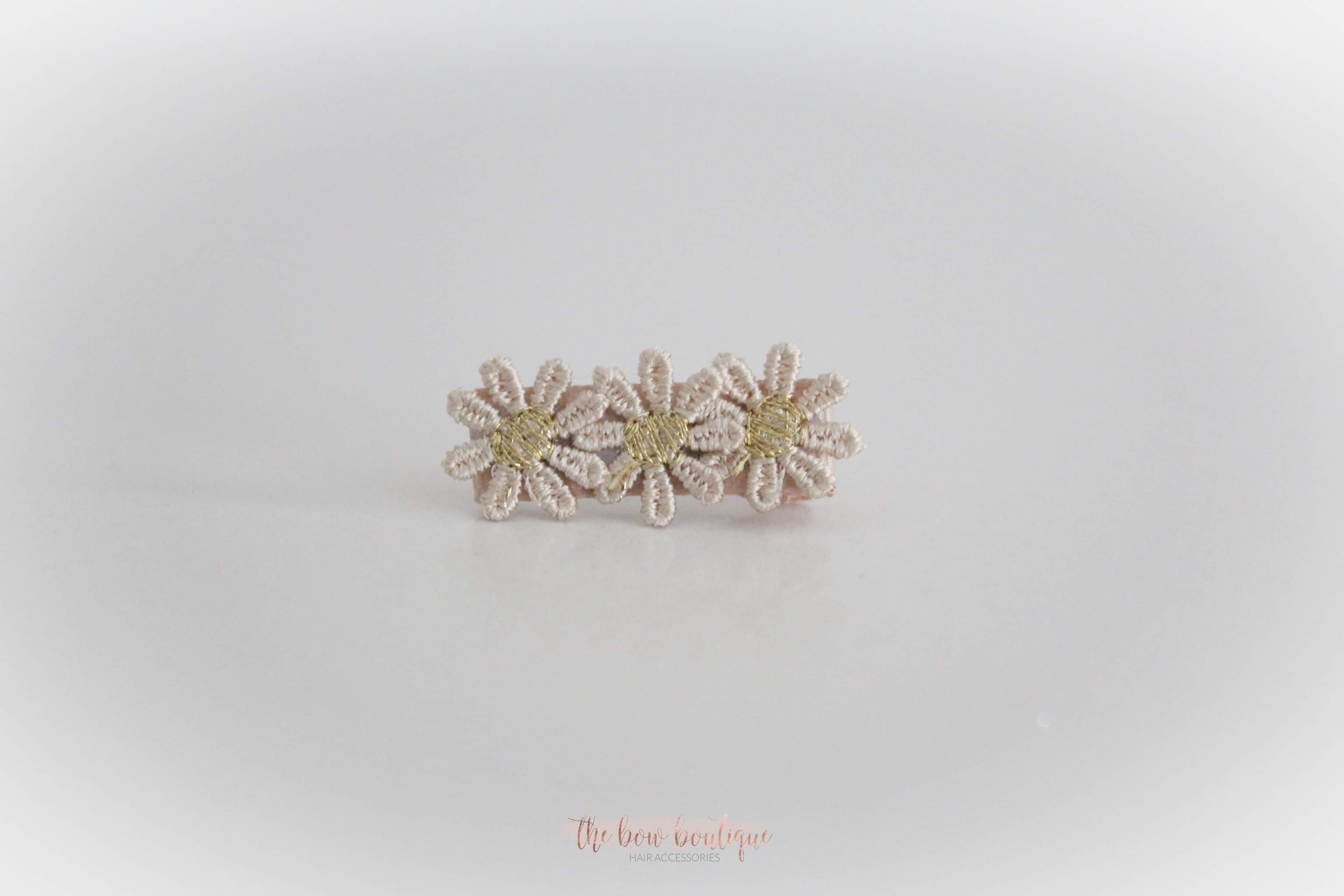 Delicate beige & gold daisy flowers | Clip or headband