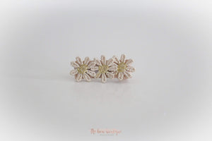 Delicate beige & gold daisy flowers - Clip or headband