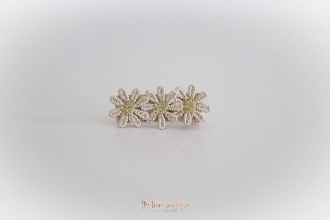 Delicate beige & gold daisy flowers - Clip or headband