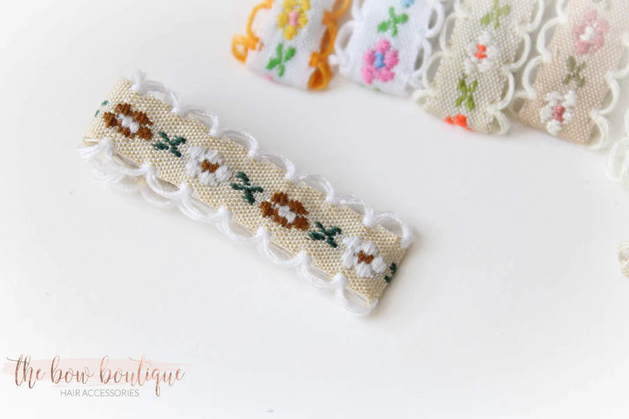 Embroidered floral lined clip | 9 colours I 2 Sizes