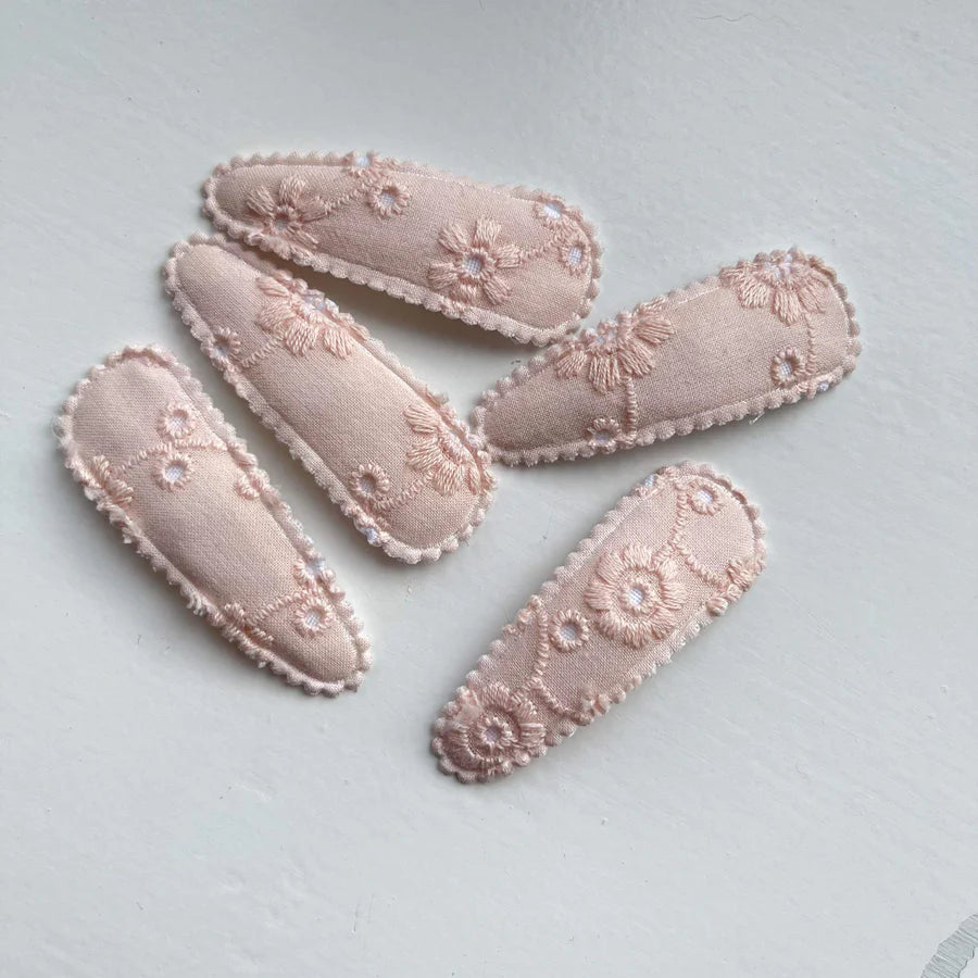 Embroidered snappy clips