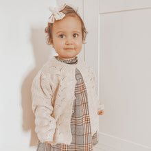 Load image into Gallery viewer, Vintage lace bows