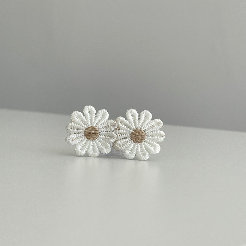 Large delicate flower clip