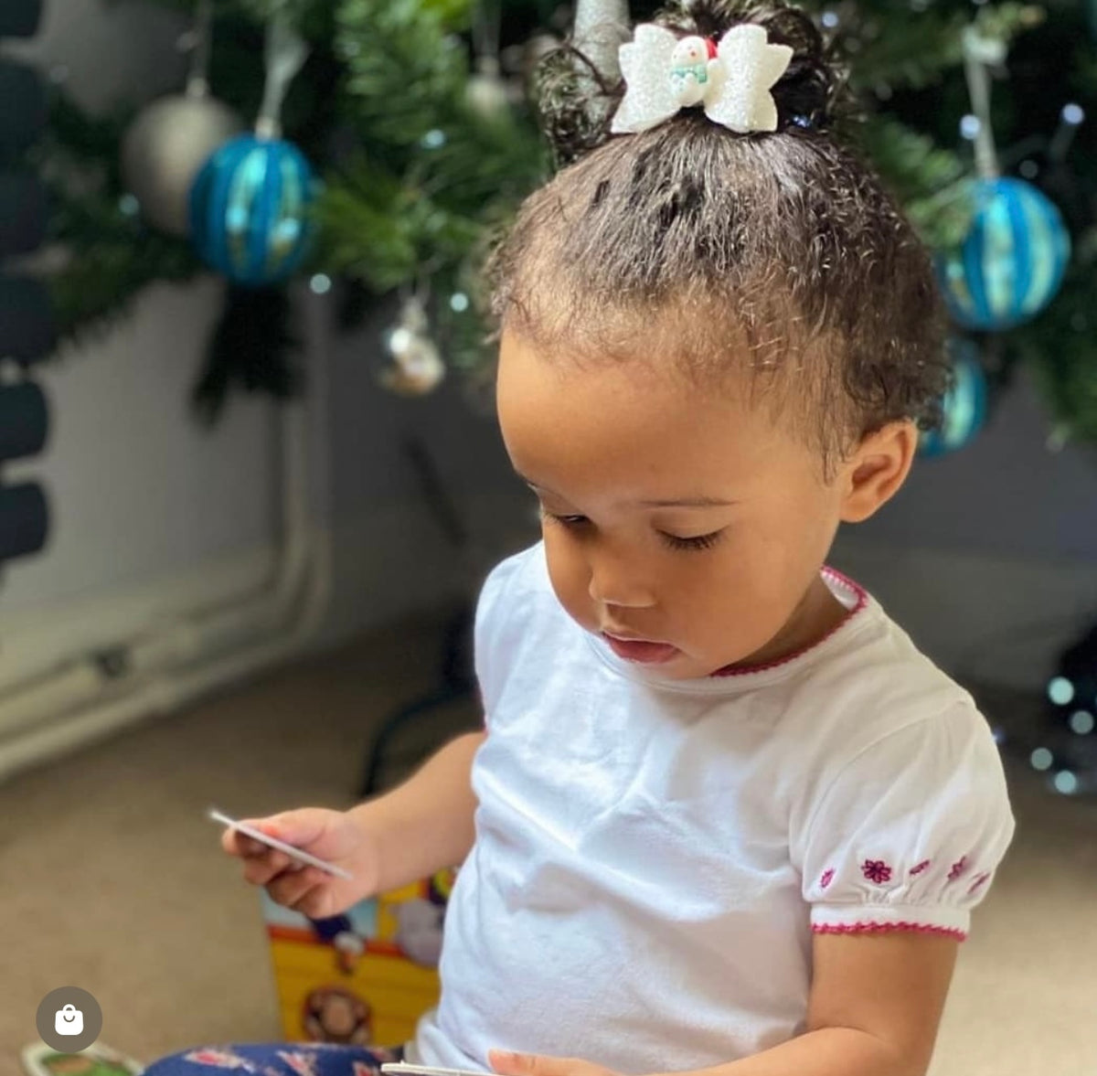 Medium deluxe Christmas bow | Clip, headband or bobble