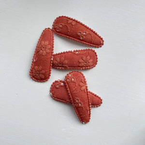 Embroidered snappy clips
