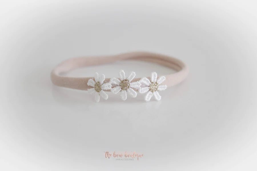 Delicate daisy flowers | Clip or headband