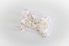 Load image into Gallery viewer, Delilah - Timeless bows