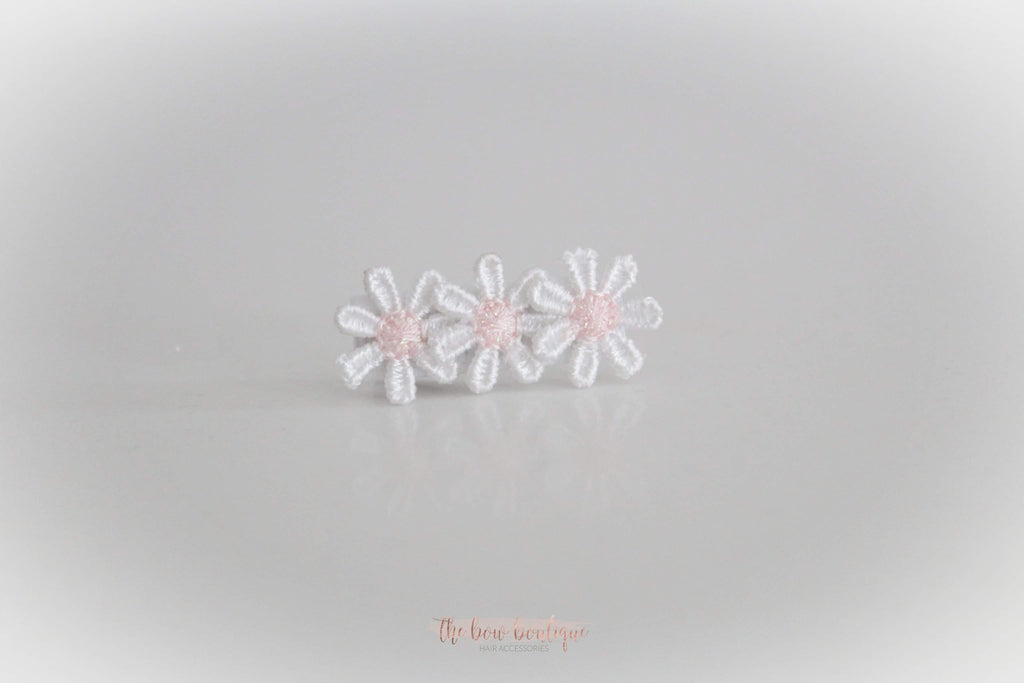 Delicate pink daisy flowers | Clip or headband
