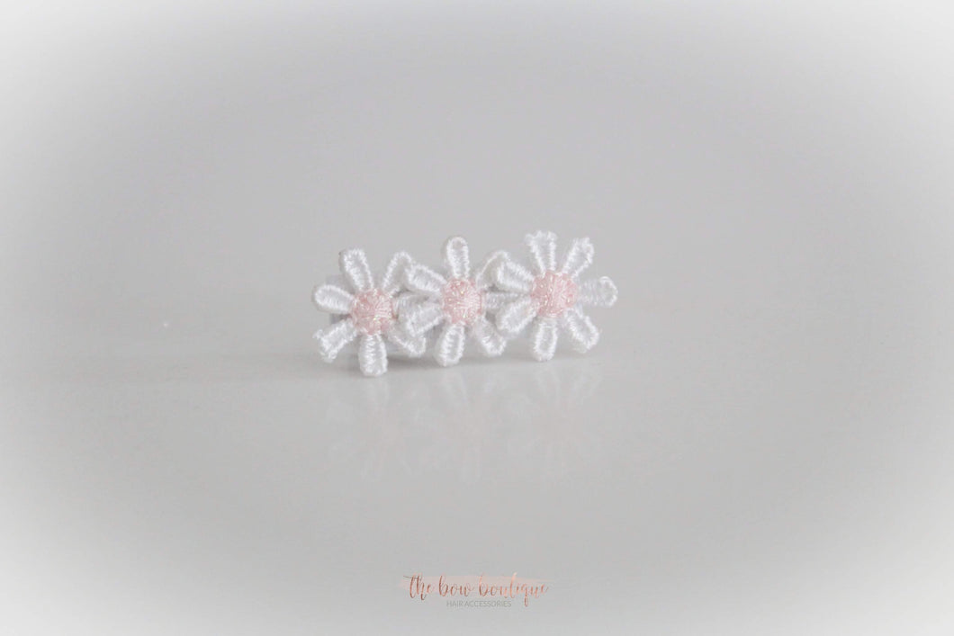 Delicate pink daisy flowers - Clip or headband