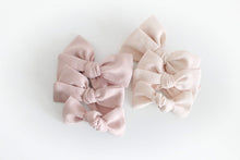 Load image into Gallery viewer, Mini sweetheart bows - 10 Colours