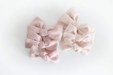 Load image into Gallery viewer, Mini sweetheart bows - 10 Colours