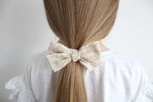 Load image into Gallery viewer, Vintage lace bows