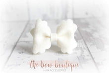 Load image into Gallery viewer, Small luxury scalloped felt bows (23 Colours)
