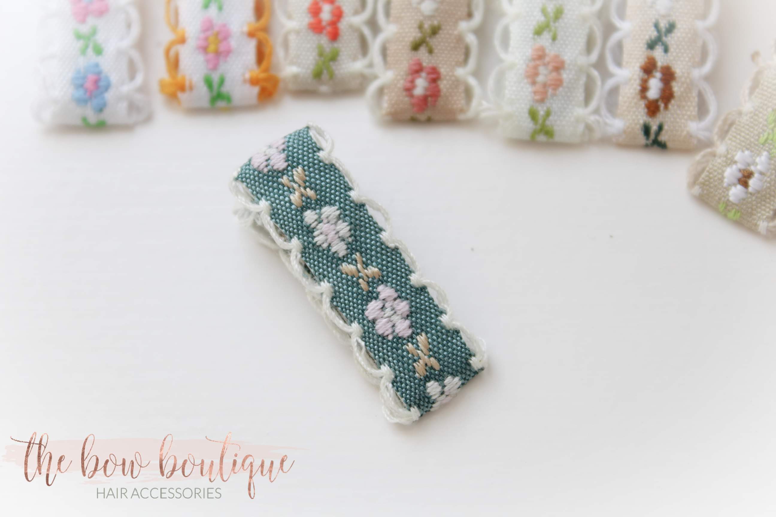 Embroidered floral lined clip | 9 colours I 2 Sizes