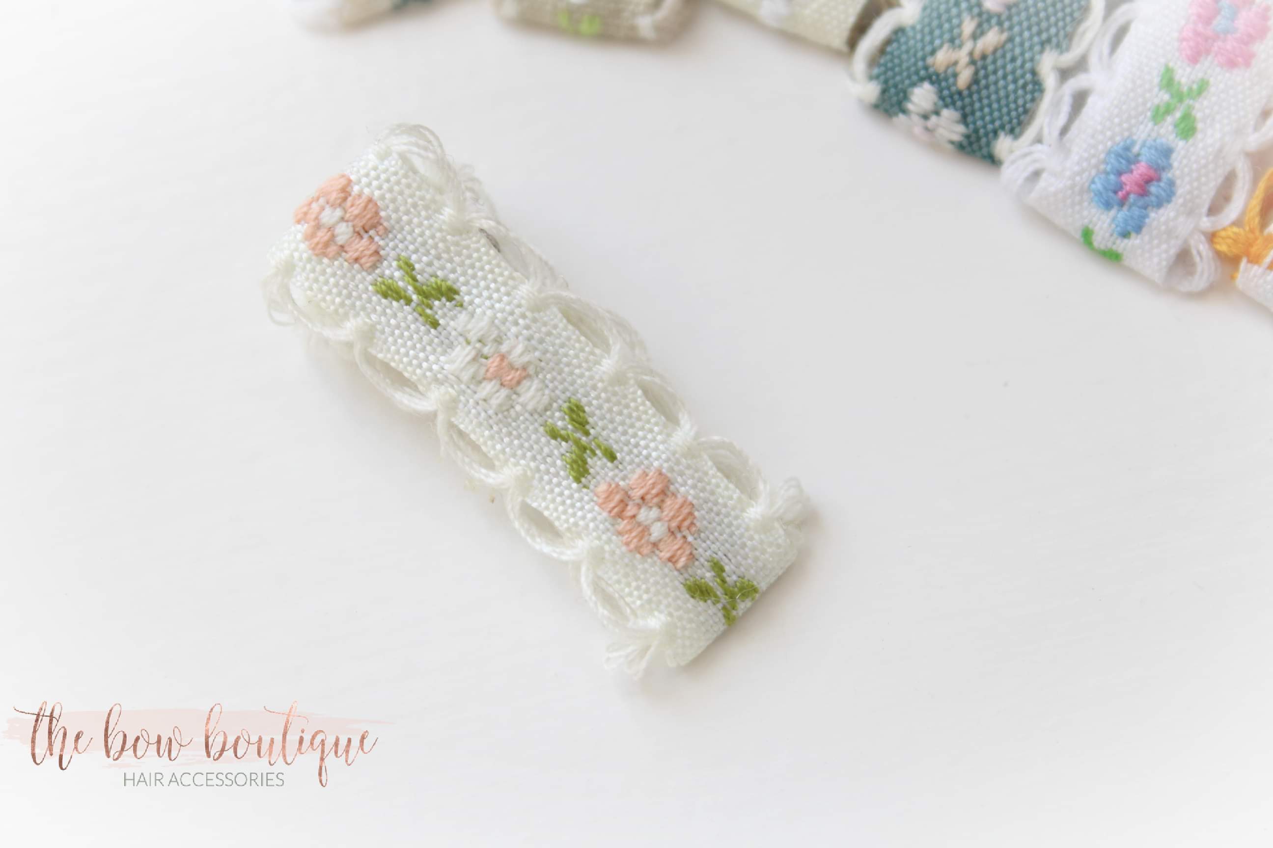 Embroidered floral lined clip | 9 colours I 2 Sizes