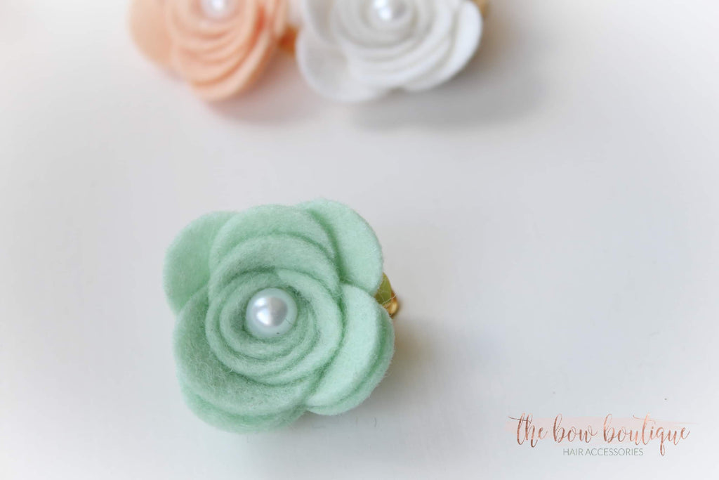 Large felt flower clips with pearl (26 Colours)