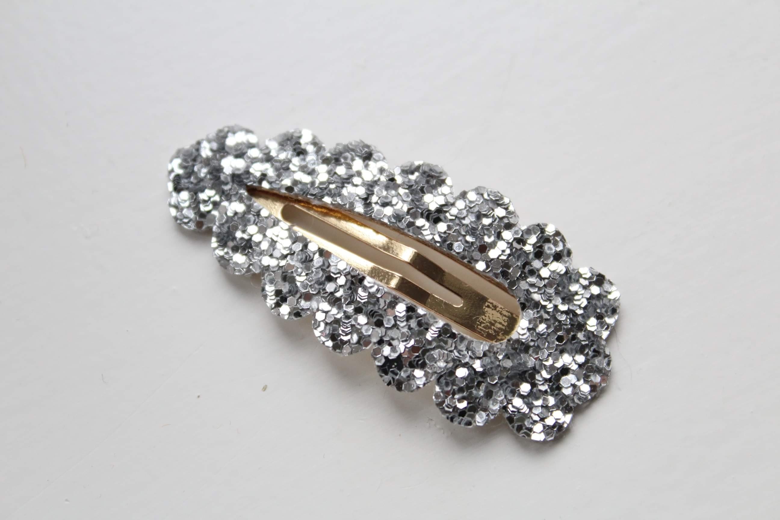 Glitter scalloped snappy clips | 20 Colours