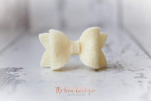 Load image into Gallery viewer, Petite deluxe felt bows (25 Colours)
