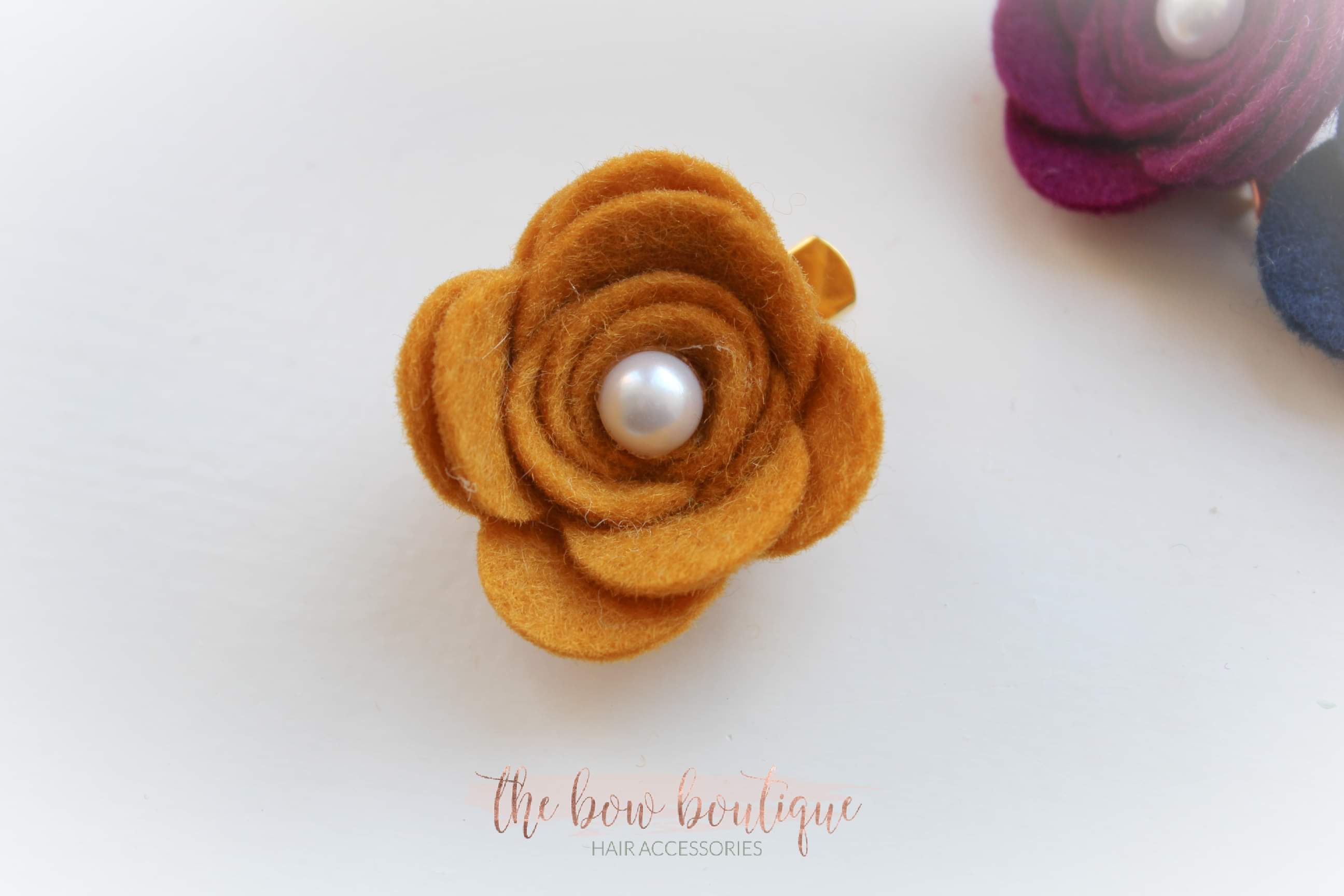 Large felt flower clips with pearl (26 Colours)