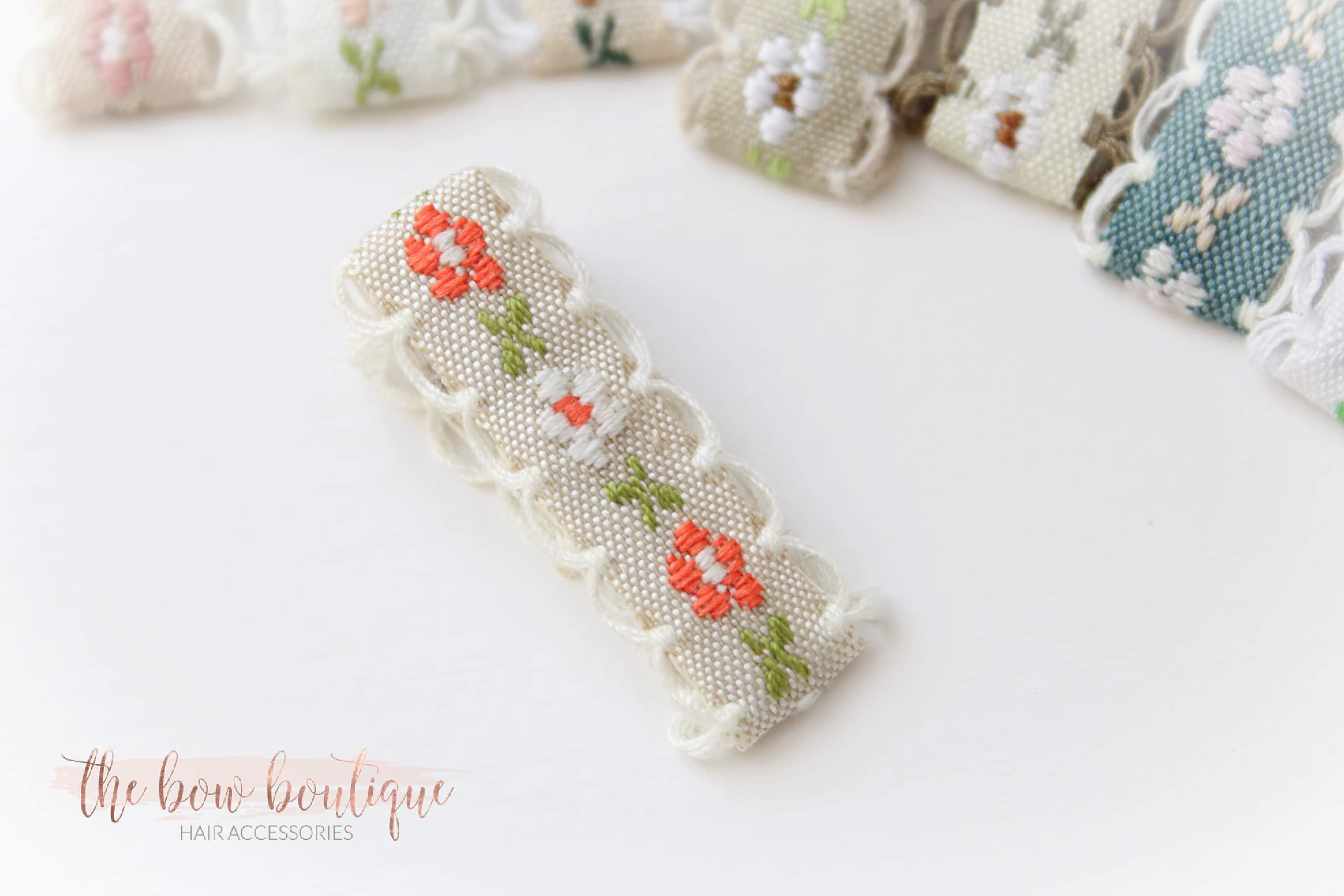 Embroidered floral lined clip | 9 colours I 2 Sizes